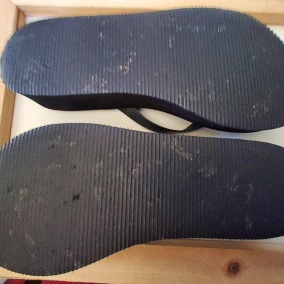 GUESS  SANDALS gently used Size 9 - Picture 4 of 11